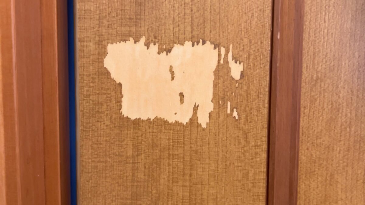 扉の剥がれ補修（茨城県守谷市）