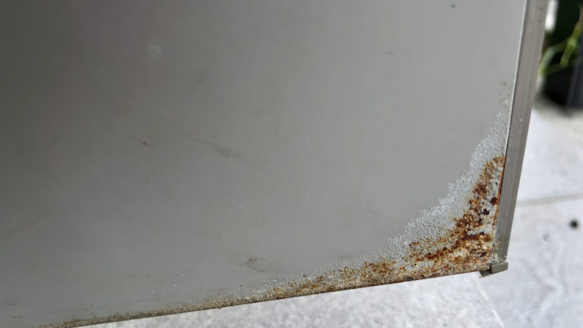 玄関扉の補修(茨城県龍ケ崎市)