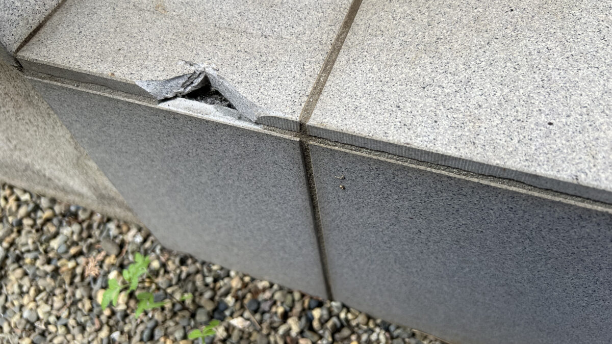 玄関タイルの割れ補修（茨城県龍ケ崎市）