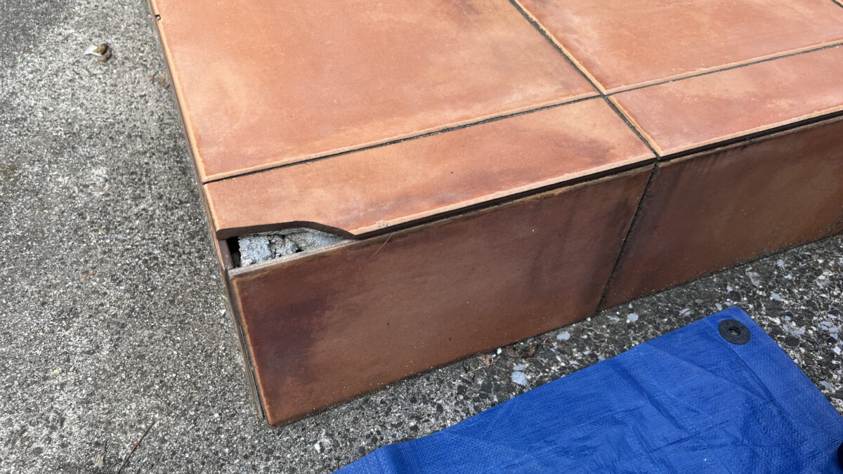 玄関タイルの割れ補修（茨城県牛久市）